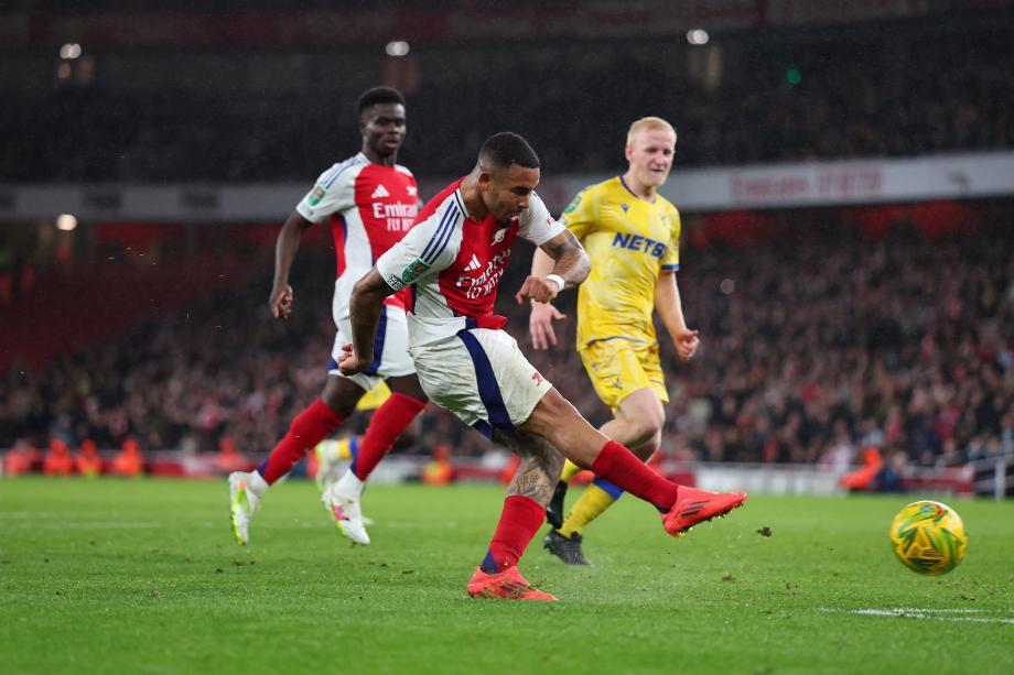 英联杯-热苏斯戴帽 阿森纳3-2逆转水晶宫进四强