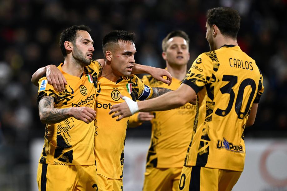 劳塔罗破球荒 国米3-0卡利亚里落后榜首1分