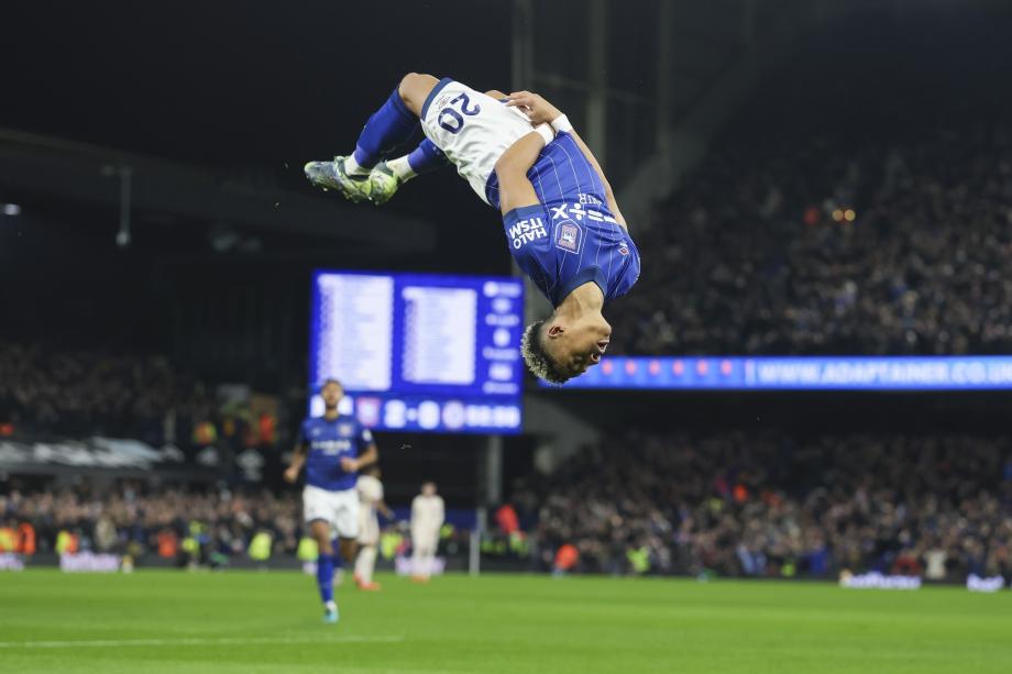 帕尔默中柱约根森送点 切尔西0-2伊镇遭2连败