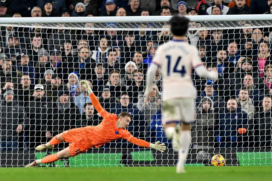 帕尔默中柱约根森送点 切尔西0-2伊镇遭2连败