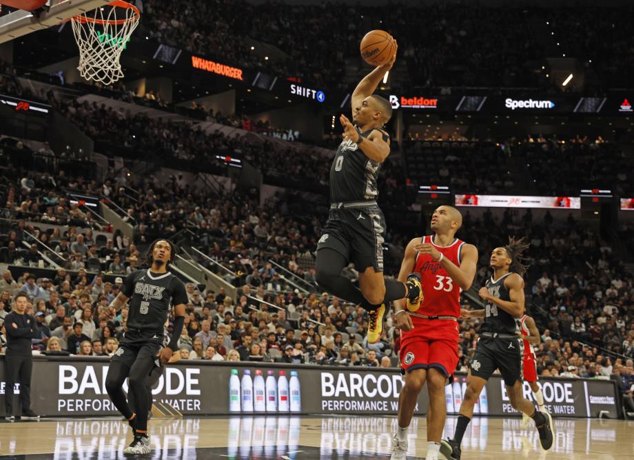 哈登17分文班亚马27+9 快船背靠背惨败马刺