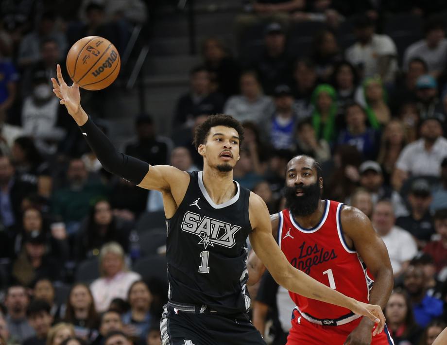 哈登17分文班亚马27+9 快船背靠背惨败马刺