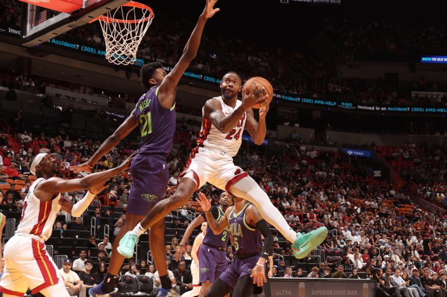 希罗32分阿德巴约准三双 热火送鹈鹕11连败