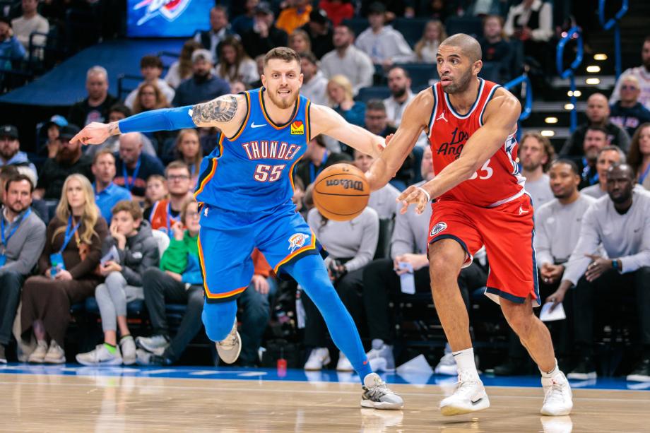 亚历山大29+8鲍威尔低迷 哈登缺阵雷霆胜快船