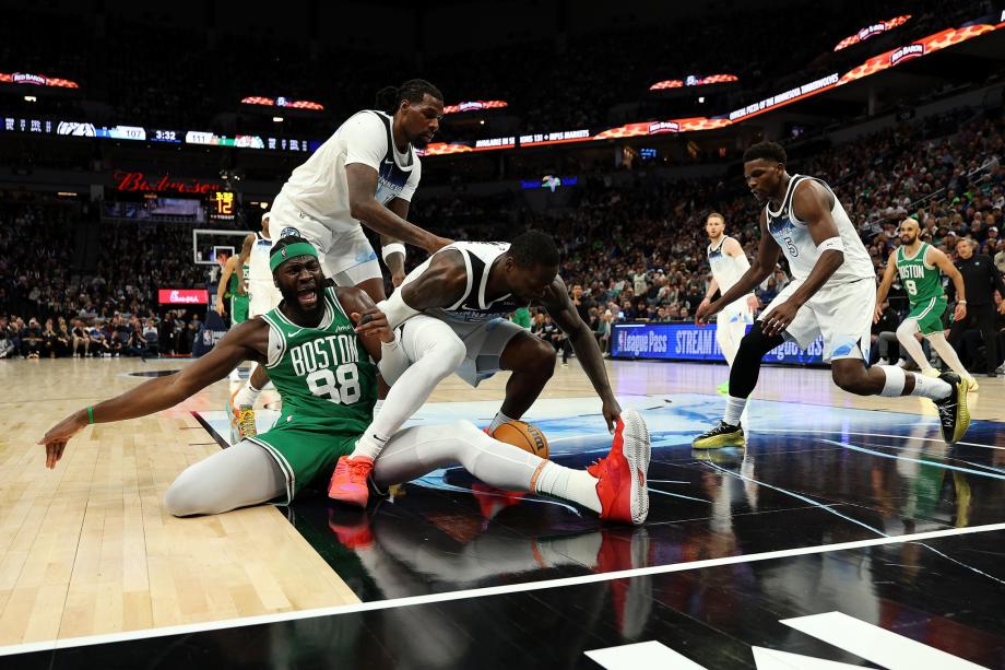 塔图姆33+9兰德尔27分 怀特26分绿军险胜森林狼