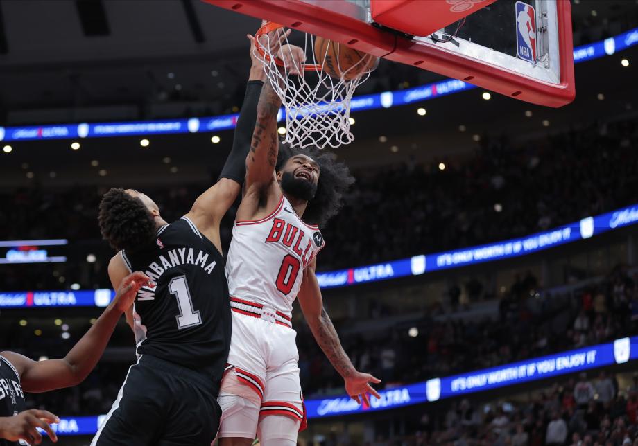 拉文35+10+8文班遭遇怀特制胜隔扣 公牛逆转马刺