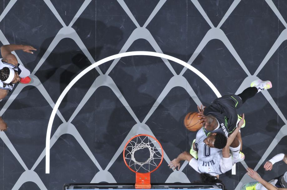 爱德华兹21+7兰德尔23+10 森林狼擒魔术迎3连胜