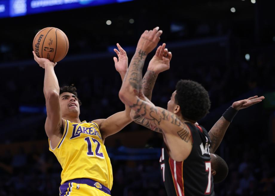 詹姆斯22+9浓眉22+11 湖人力克热火结束3连败