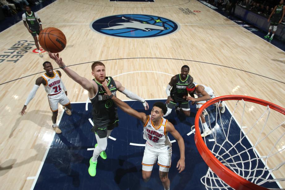 库里31+8爱德华兹28+8 勇士1分险胜森林狼