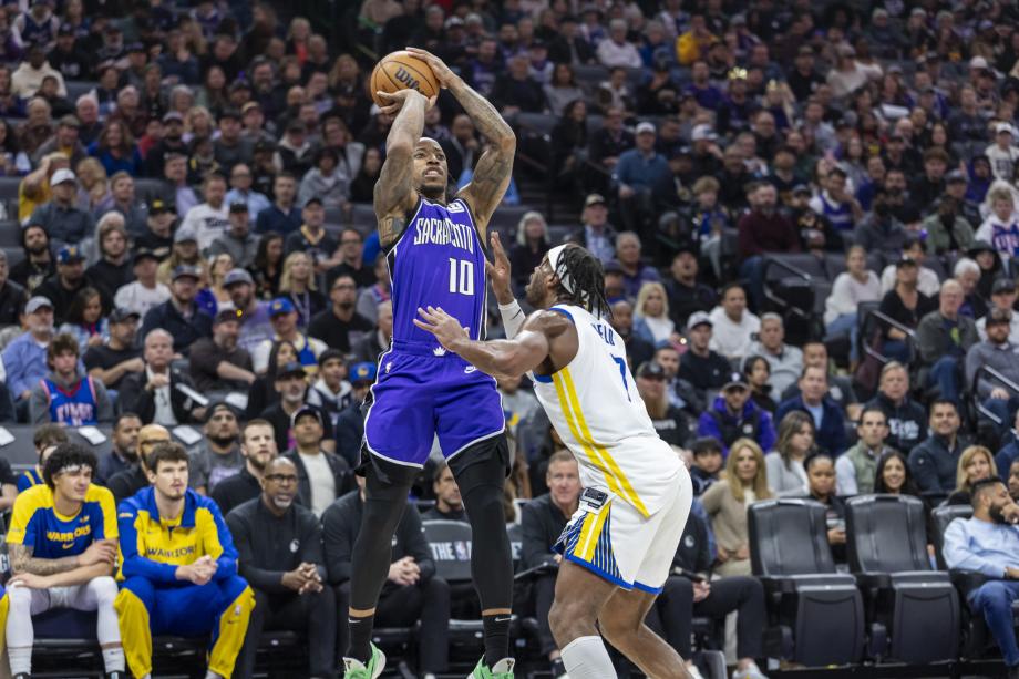 德罗赞32分萨博尼斯26+18 国王18分逆转胜勇士