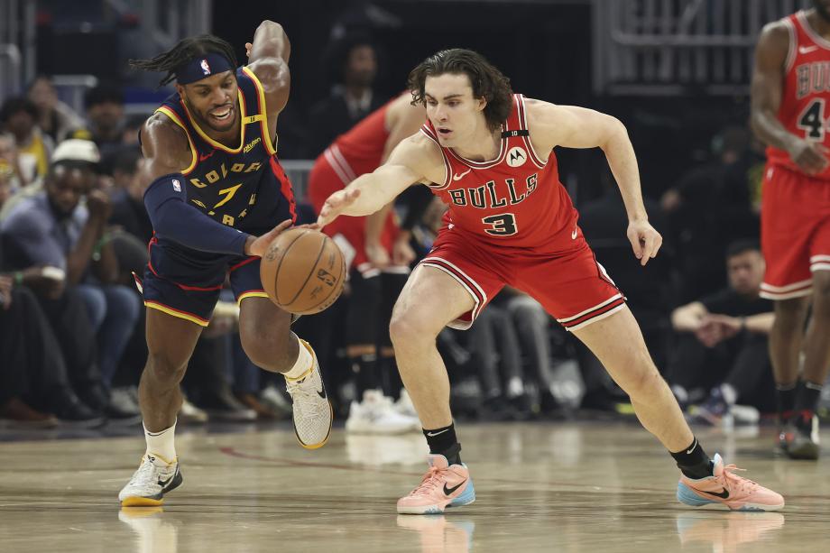 库里21+4+7 勇士131-106大胜公牛