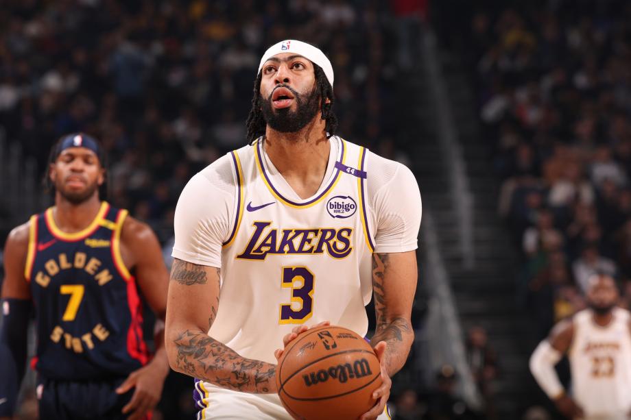 詹姆斯25+12库里13分9助攻 湖人力克勇士