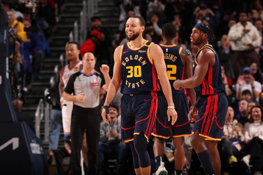 库里21分亚历山大空砍52分 勇士爆冷逆转雷霆