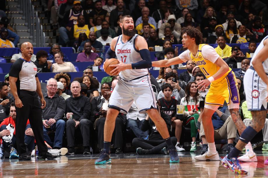 詹姆斯24+11浓眉缺阵 湖人狂胜送奇才16连败