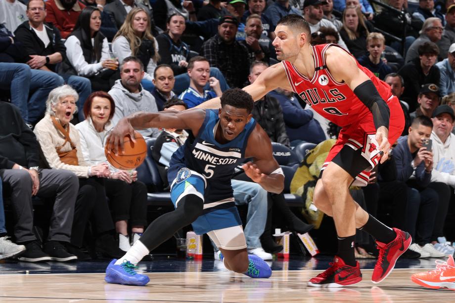 爱德华兹爆砍49分怀特20分 森林狼胜公牛