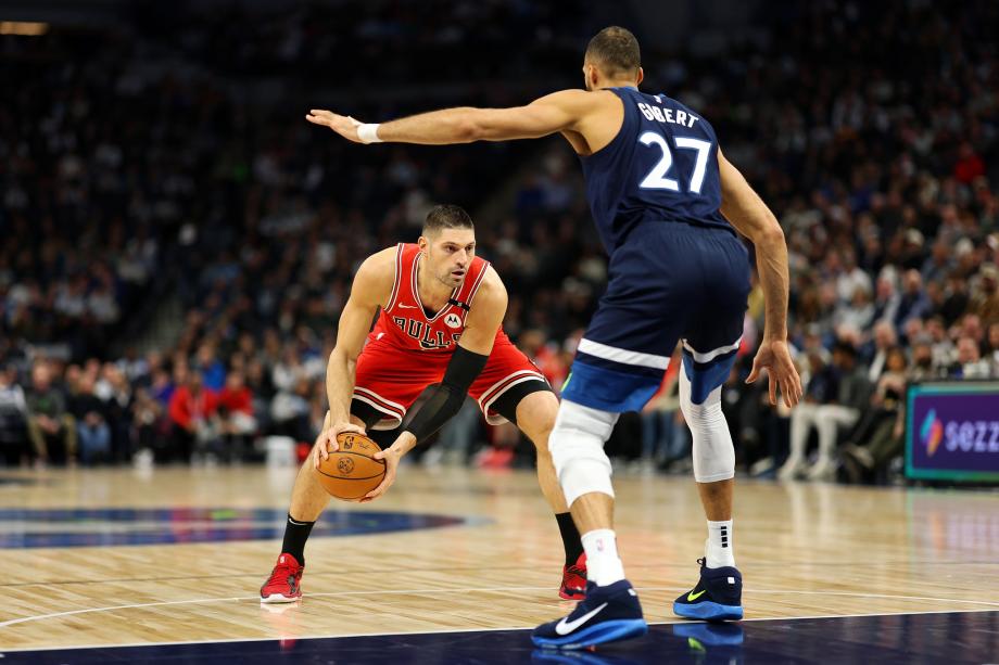 爱德华兹爆砍49分怀特20分 森林狼胜公牛