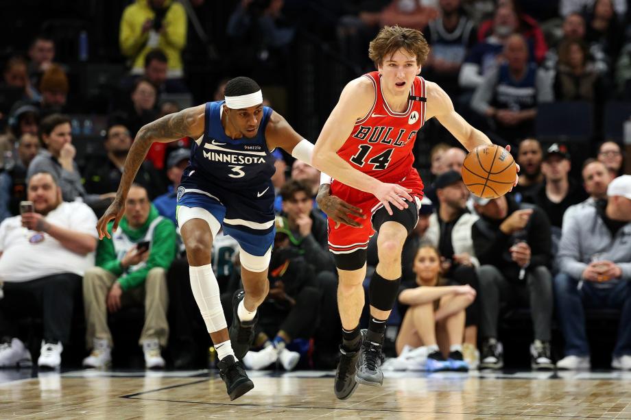 爱德华兹爆砍49分怀特20分 森林狼胜公牛