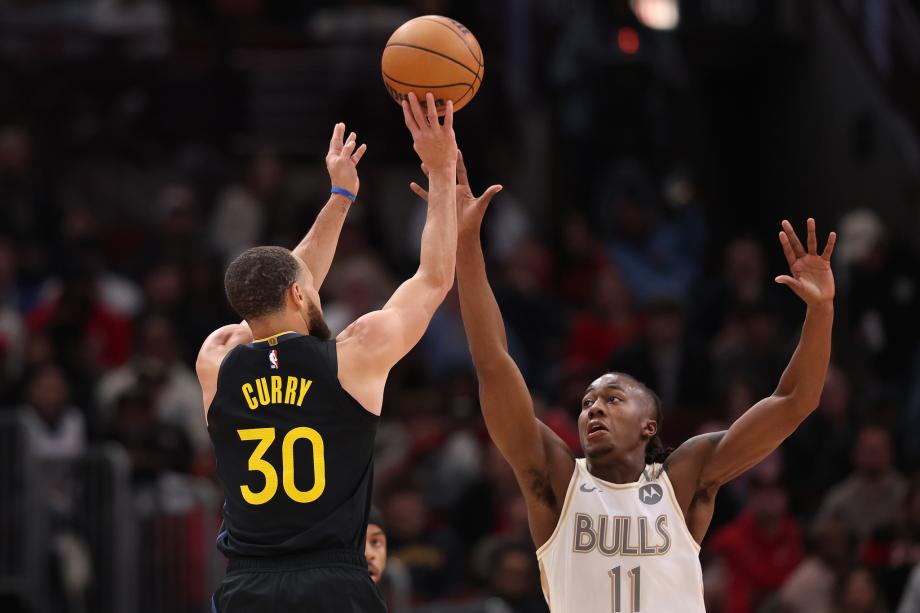 库里34分巴特勒首秀25分 勇士24分逆转胜公牛