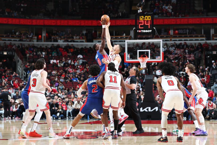 坎宁安20分比斯利三分里程碑 活塞客胜公牛