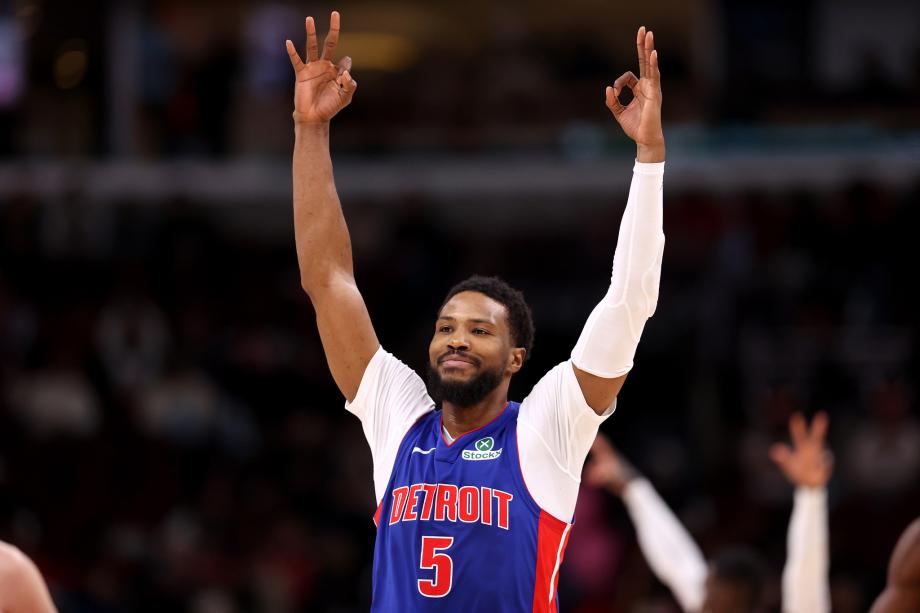 坎宁安20分比斯利三分里程碑 活塞客胜公牛