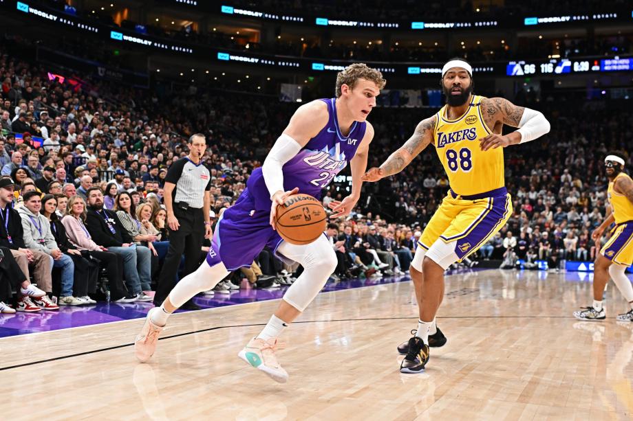 马尔卡宁32分詹姆斯18+6 爵士终结湖人6连胜