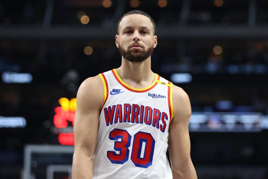 欧文42+7库里25+8 独行侠主场险胜勇士