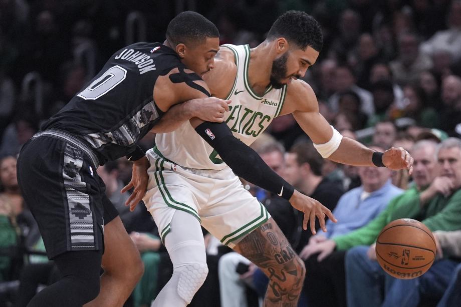 塔图姆32+14文班17+13 绿军主场力克马刺