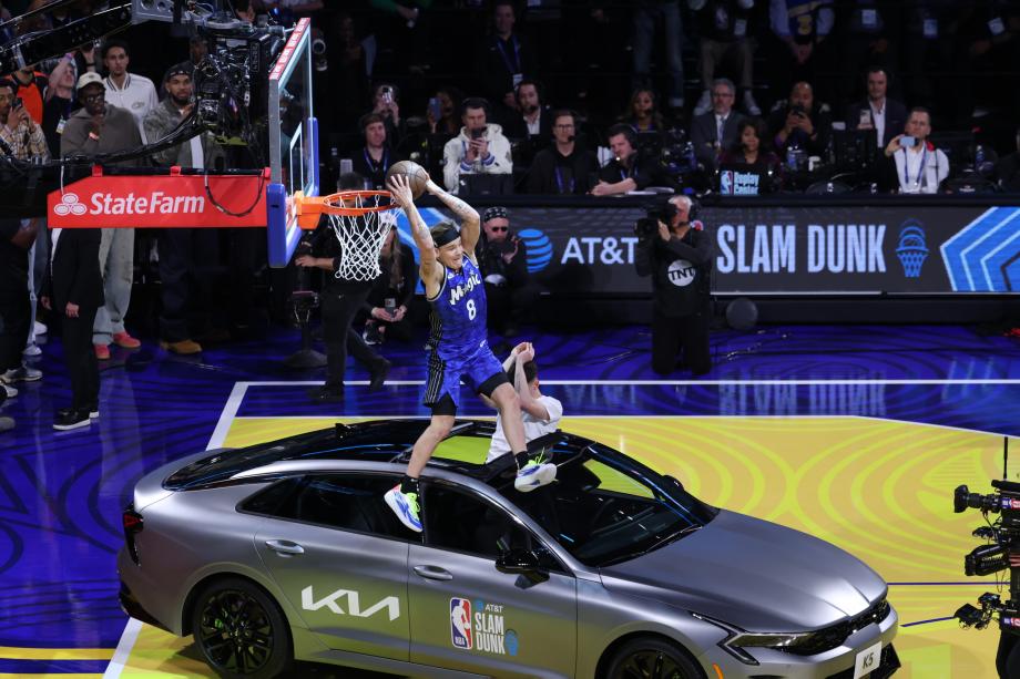 三连冠!麦克朗四轮均获满分扣篮大赛捧杯