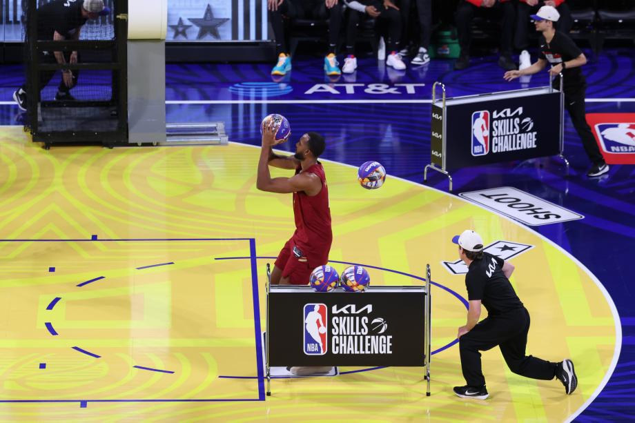 NBA全明星技巧挑战赛：骑士队获得冠军