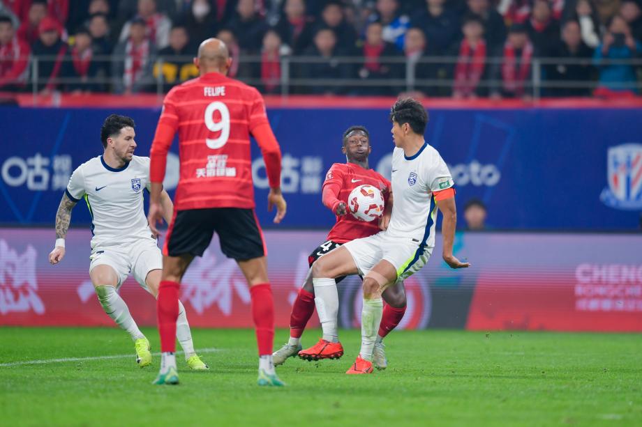 费利佩远射破门 成都蓉城主场战胜武汉三镇