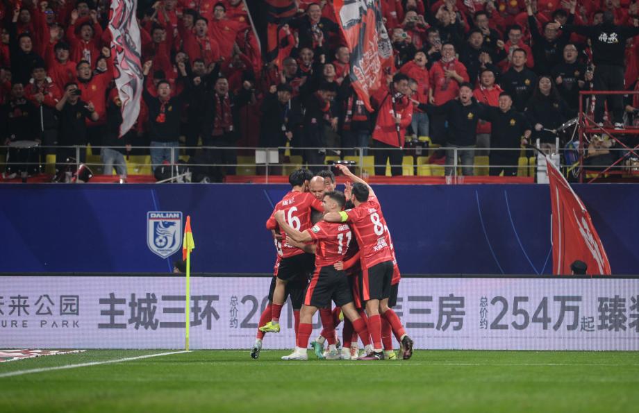 费利佩远射破门 成都蓉城主场战胜武汉三镇