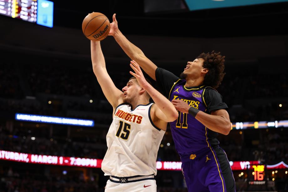 东契奇32+10+7+4詹姆斯25+9+5 湖人胜掘金