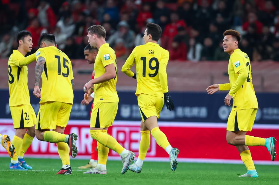 徐新妙传古斯塔沃双响 上海海港3-1深圳新鹏城