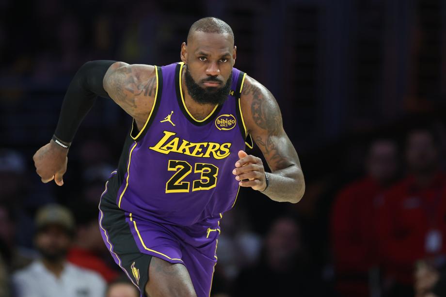 东契奇战旧主砍三双 湖人主场力克独行侠