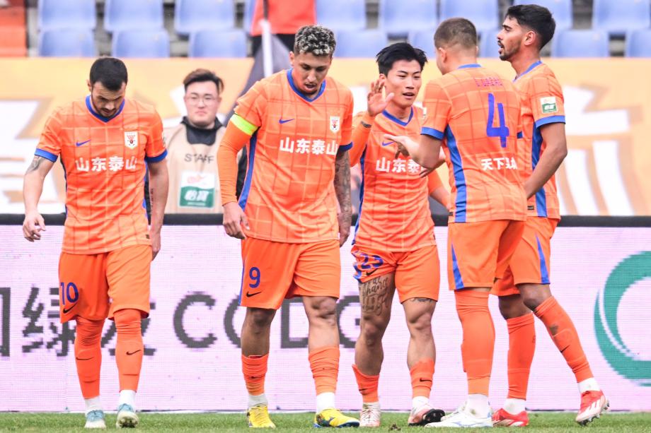 克雷桑1射2传马德鲁加建功 泰山4-1十人英博