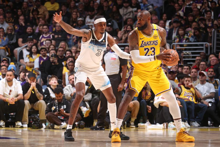 詹姆斯33+17东契奇21+13 湖人擒森林狼4连胜