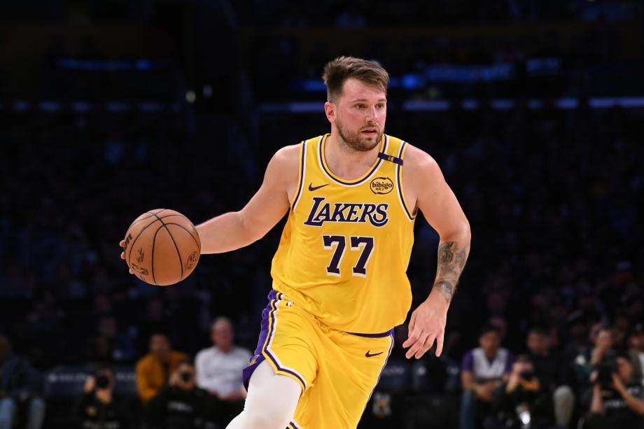 詹姆斯50000分里程碑东契奇30+15 湖人大胜鹈鹕