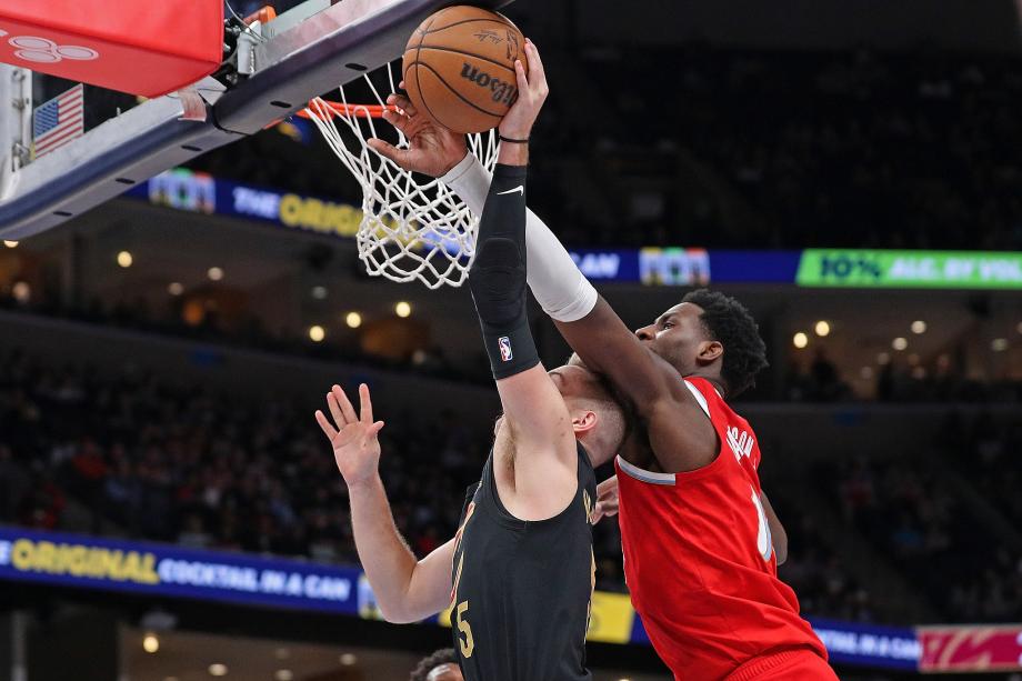 骑士7人得分上双轻取灰熊 豪取16连胜创队史纪录