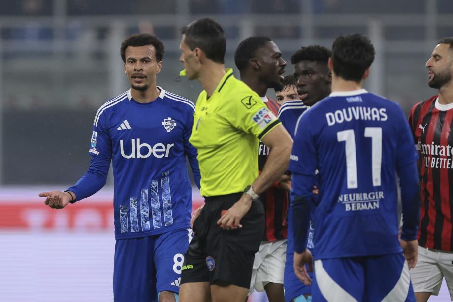 赖因德斯传射阿里首秀被罚下 米兰2-1胜科莫