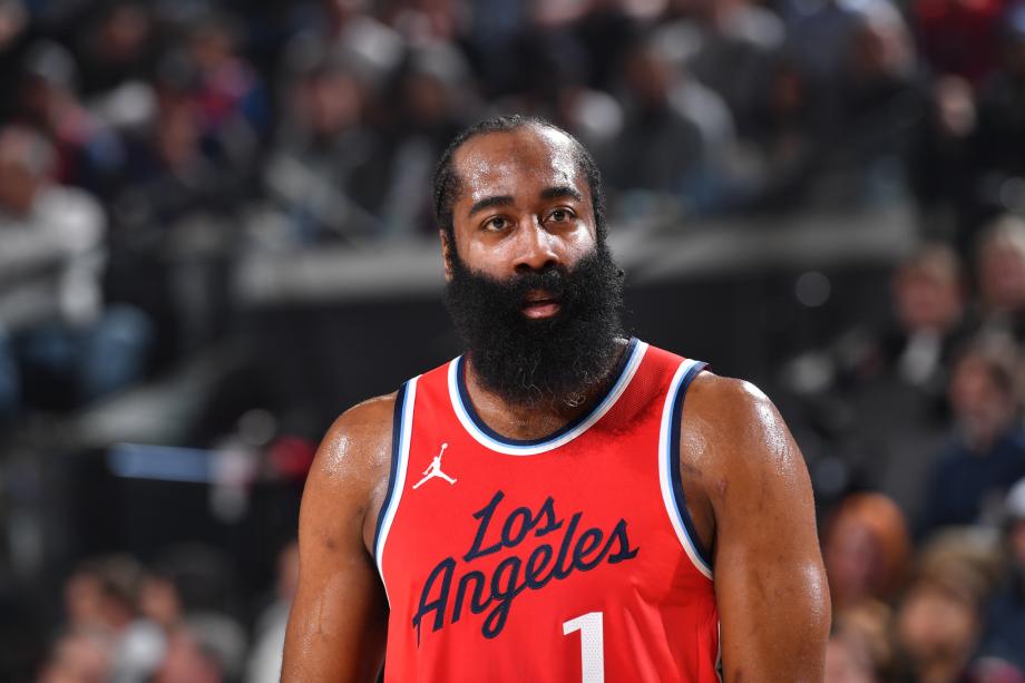 NBA常规赛：快船132-119骑士 莱昂纳德33+7