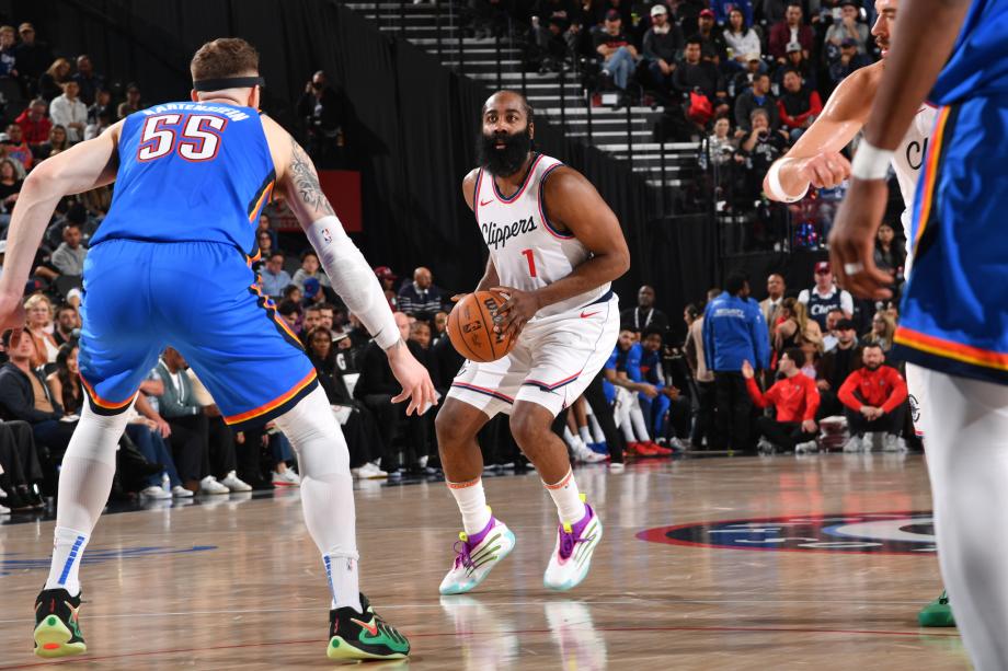 亚历山大26分 雷霆客场2分险胜快船完成赛季四杀