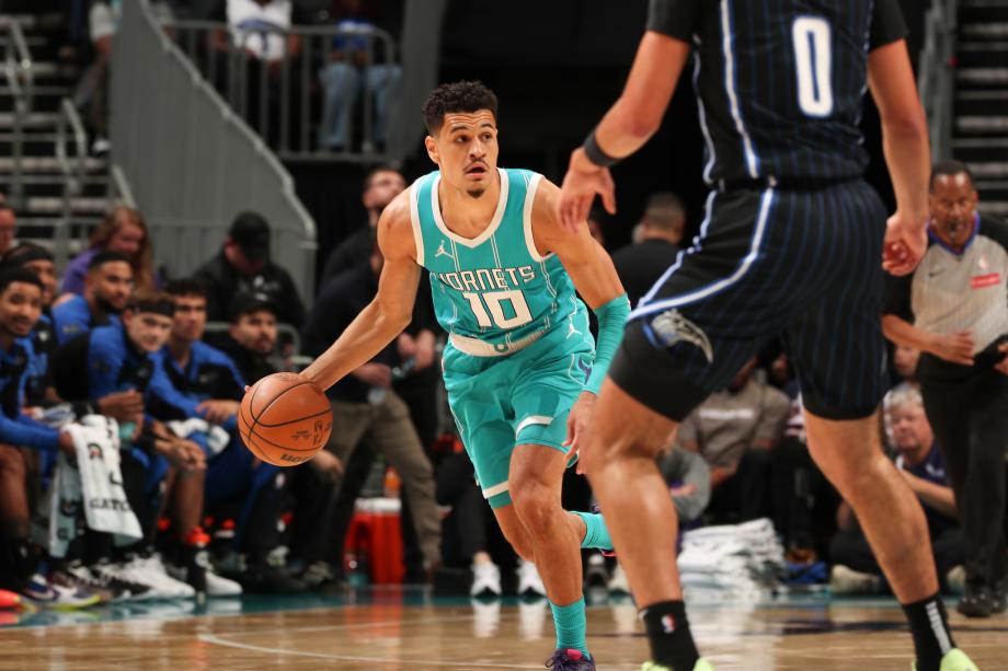 NBA常规赛：魔术111-104黄蜂 班凯罗32分