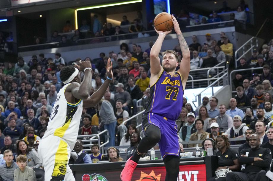 詹姆斯补篮绝杀东契奇34分 湖人险胜步行者