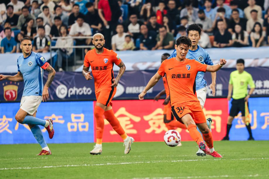 奥斯卡双响拜合拉木红牌 玉昆4-3力克新鹏城