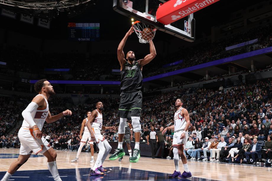 爱德华兹20分杜兰特23+6 森林狼常规赛横扫太阳