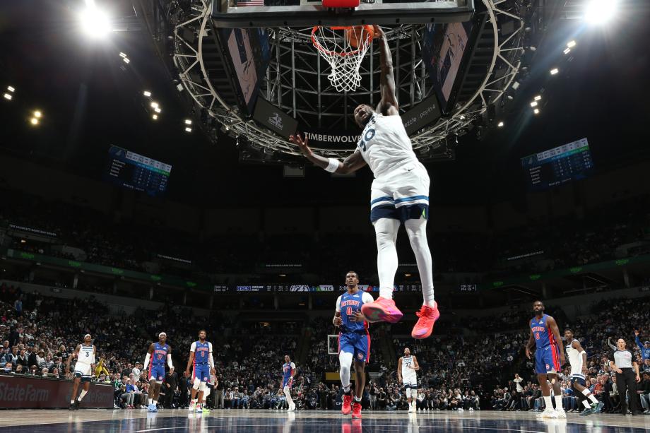 7人因冲突遭驱逐爱德华兹25+6 森林狼逆转活塞