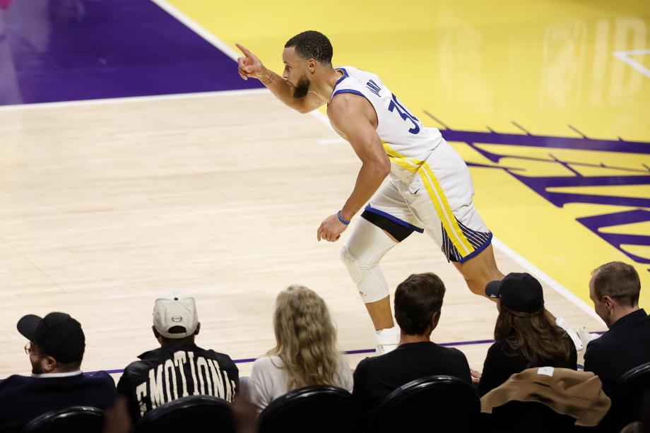 库里37+6詹姆斯33+5+9 勇士拒绝横扫力克湖人