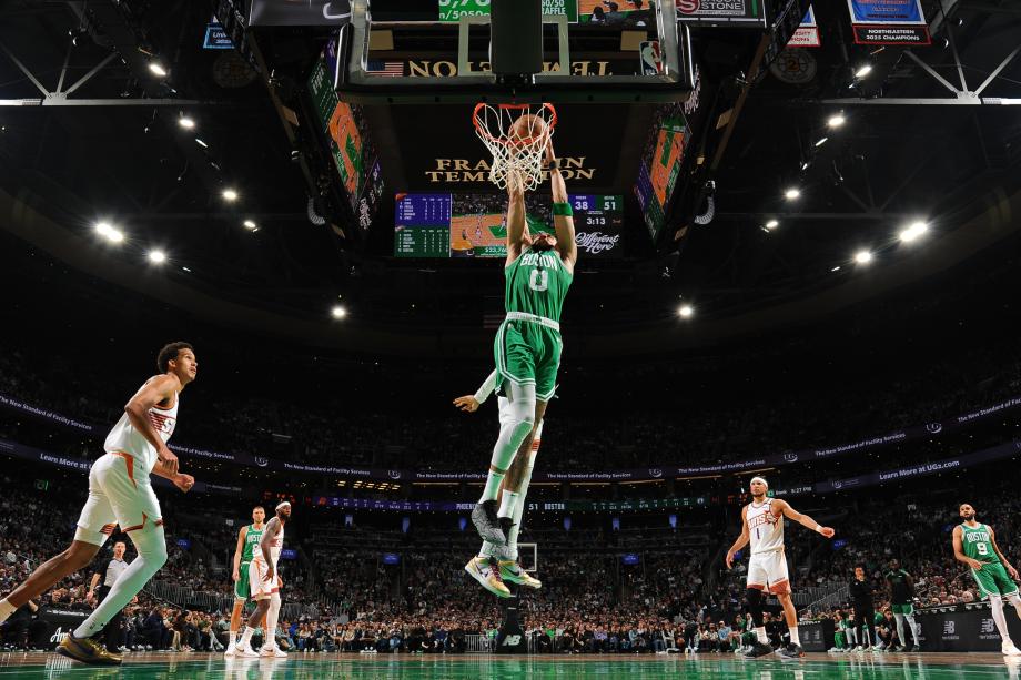 双探花合砍54分布克37+6 凯尔特人战胜太阳