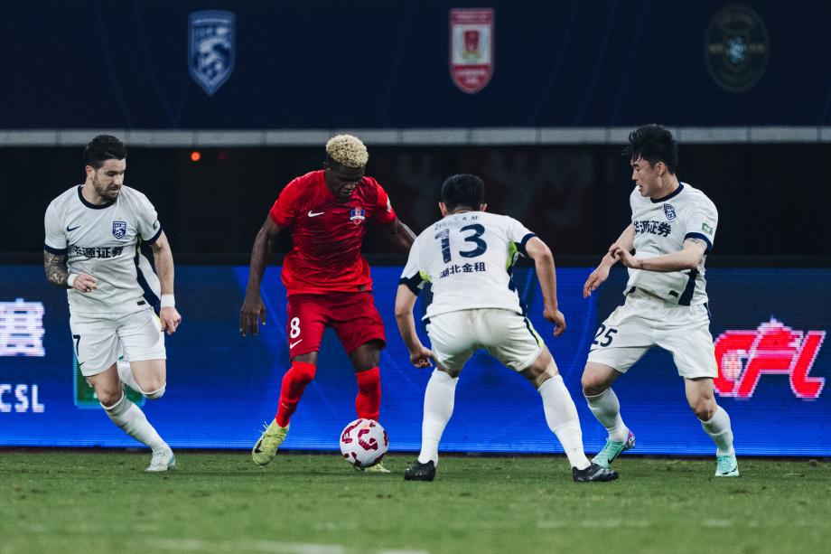 恩戈姆梅开二度 梅州客家主场击败武汉三镇