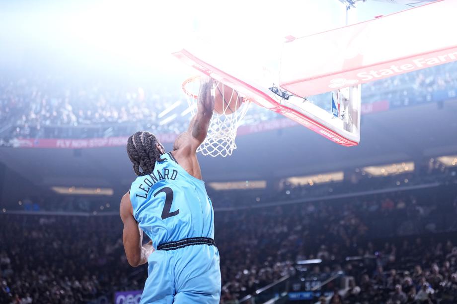 莱昂纳德哈登祖巴茨合砍83分 快船大胜独行侠